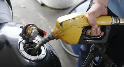 Economía sube $ 1,5 recaudación del Imesi por cada litro de nafta