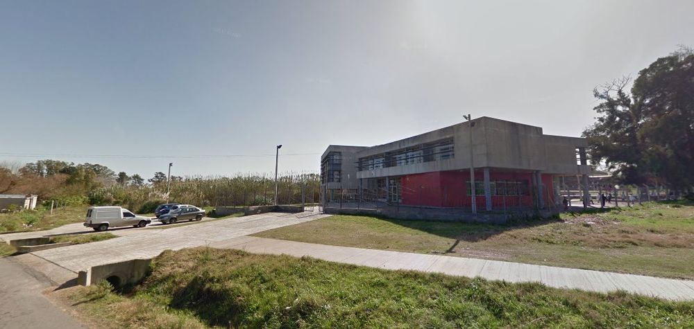 Fachada de la Escuela N° 330 de Jardines del Hipódromo