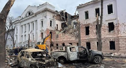 Un doble ataque con misiles rusos deja a decenas de civiles muertos en la ciudad ucraniana de Sumy