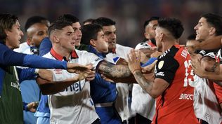 Pelea de jugadores entre Nacional y River Plate por la Copa Libertadores