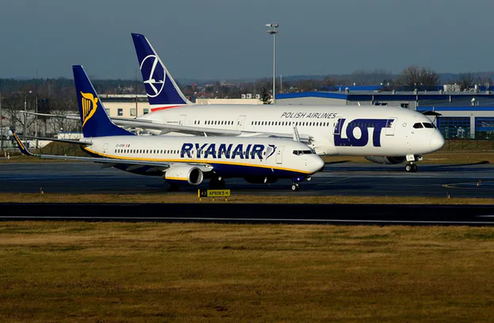 Aviones de Ryanair y LOT