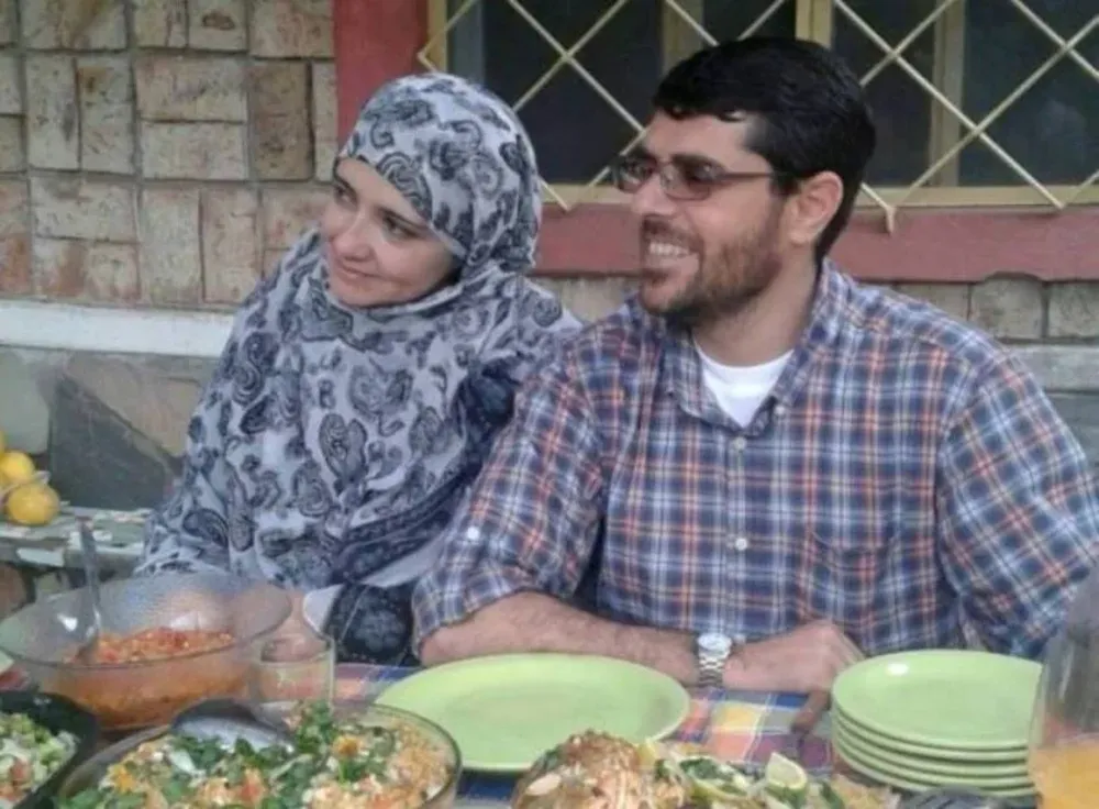 El sirio Abd Hadi Omar Mahmoud Faraj y su novia Fátima.