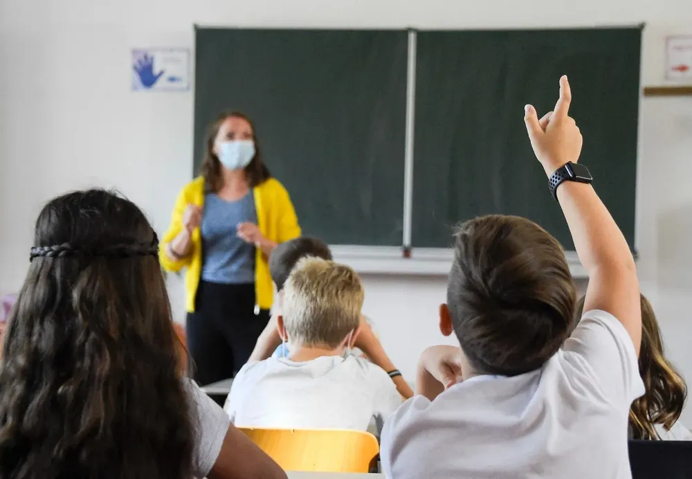 El tapabocas también ha sido protagonista en los salones de clase durante los dos años de pandemia