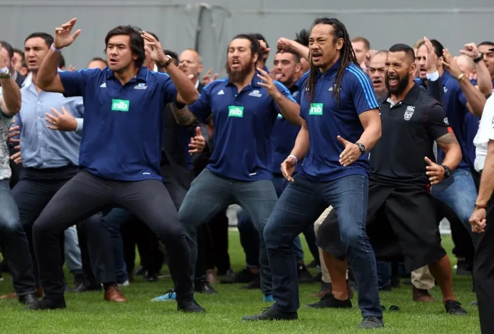 Jugadores y exjugadores de los All Blacks hicieron el haka para despedir a Lomu