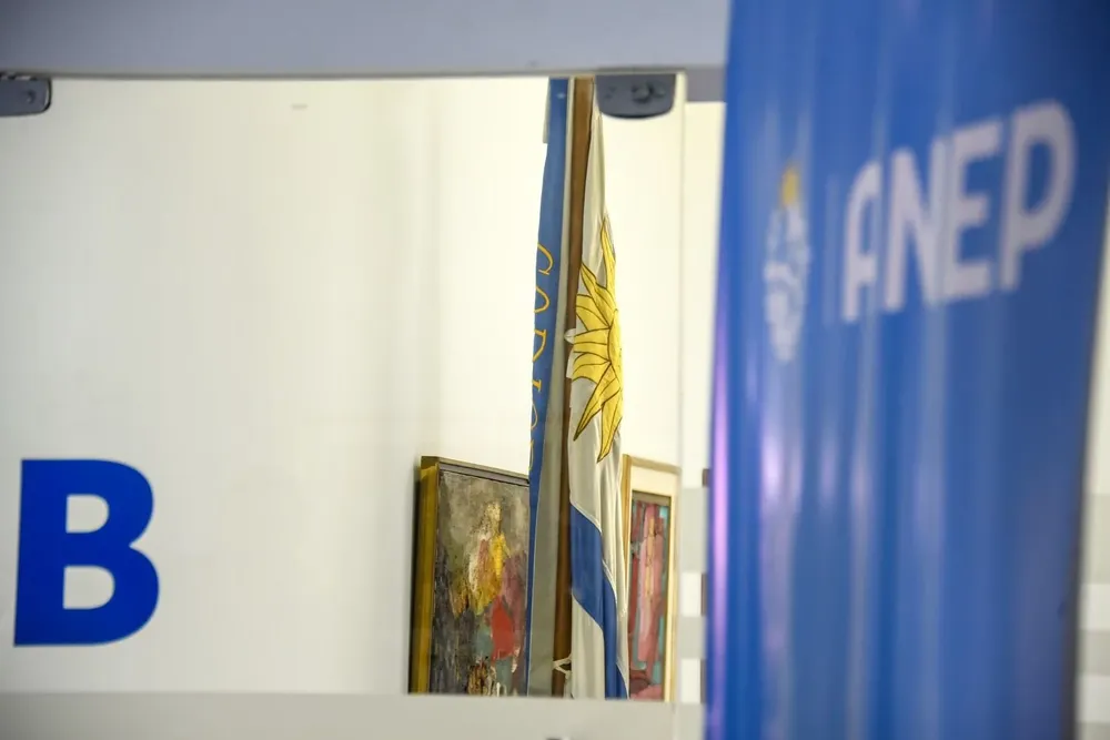 Interior del edificio de la Administración Nacional de Educación Pública (ANEP)