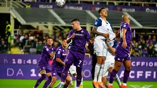 Matías Vecino anota de cabeza un gol para Lazio ante Fiorentina