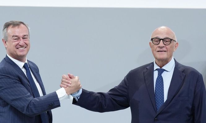 En Sabadell reconoieron que no esperaban una victoria tan contundente sobre el BBVA. Se la deben a ese universo atomizado de accionistas pequeños pero leales que siguieron al pie de la letra lo que les dijo el consejo del banco. En la foto, el consejero delegado, César González-Bueno (izquierda) y el presidente, Josep Oliú (derecha).