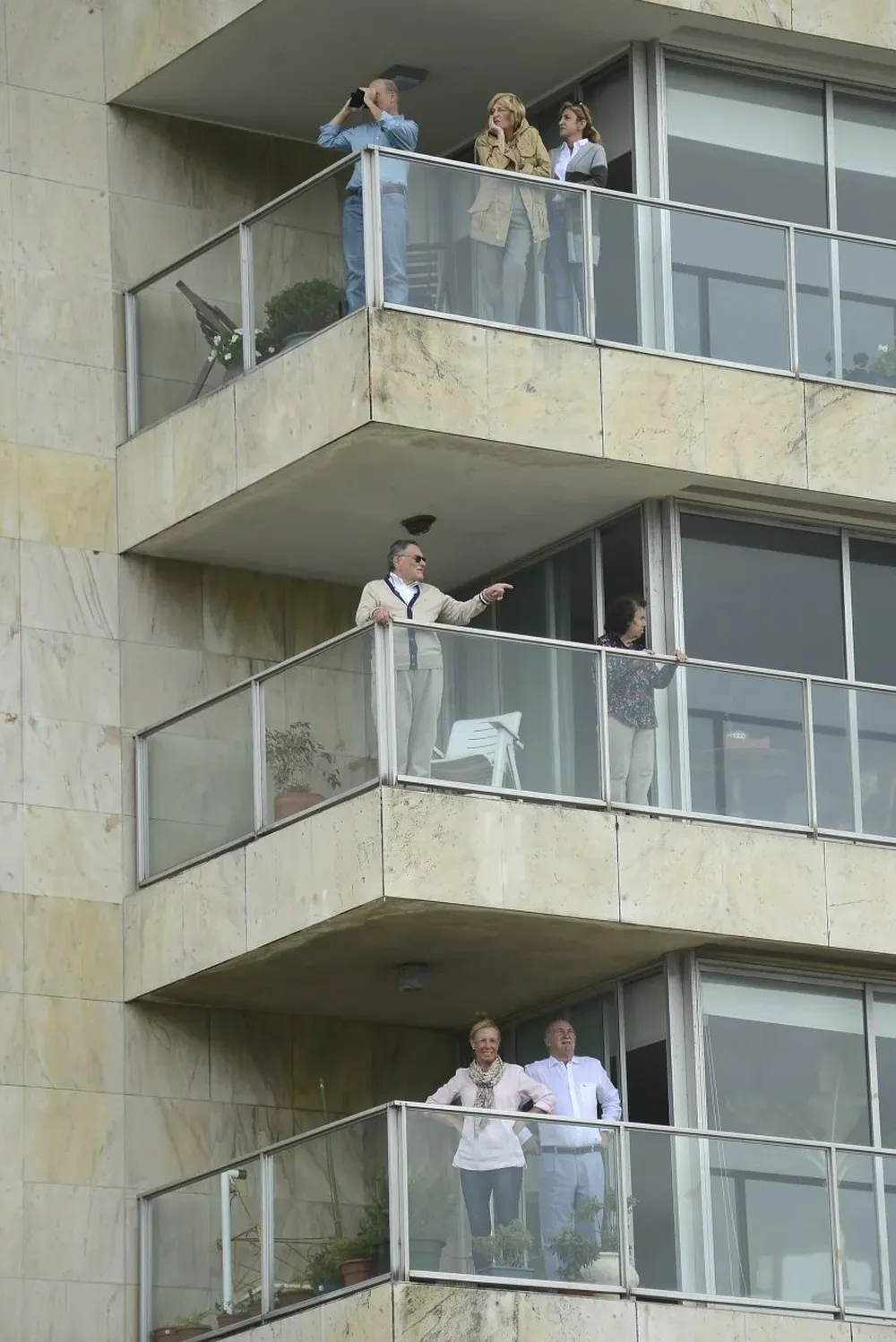 El público se asomó para ver la llegada