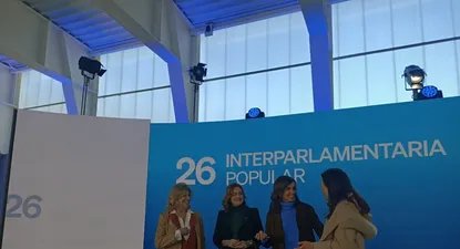 La vicesecretaria de Organización del PP, Carmen Fúnez, realiza declaraciones a los medios antes de que arranque la Interparlamentaria del PP en Orense.