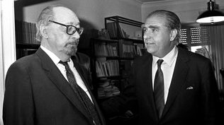 Juan Carlos Onetti y Julio María Sanguinetti en Madrid (España). Fotografía de archivo fechada el 3 de octubre de 1985.