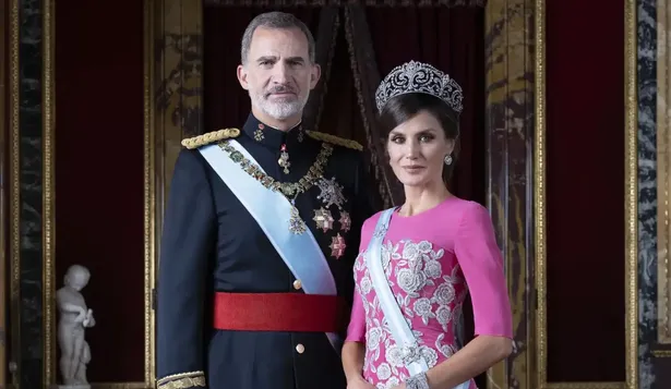 Felipe VI y Letizia, en un retrato oficial en el Palacio Rea