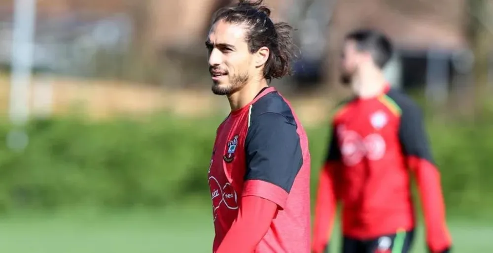 Martín Cáceres, está en el banco de Southampton, ante Watford