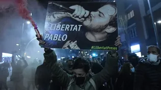 Manifestantes protestan condena al rapero Pablo Hasél en Barcelona
