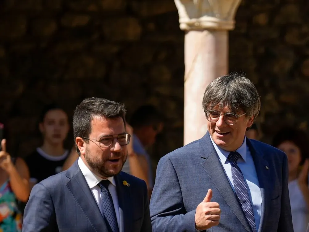 Pere Aragonès y el fugado Carles Puigdemont.