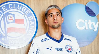 Cristian Kike Olivera con la camiseta del Bahía