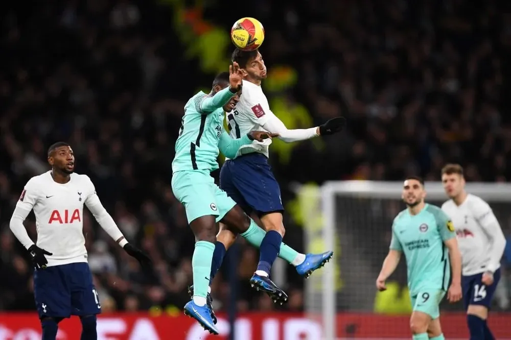 Rodrigo Bentancur en su debut en Tottenham