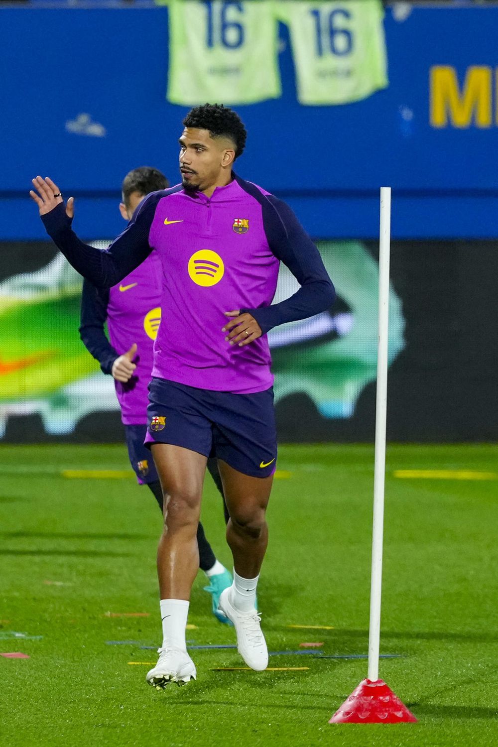 Ronald Araujo volvió a entrenar en Barcelona tras su bajón anímico