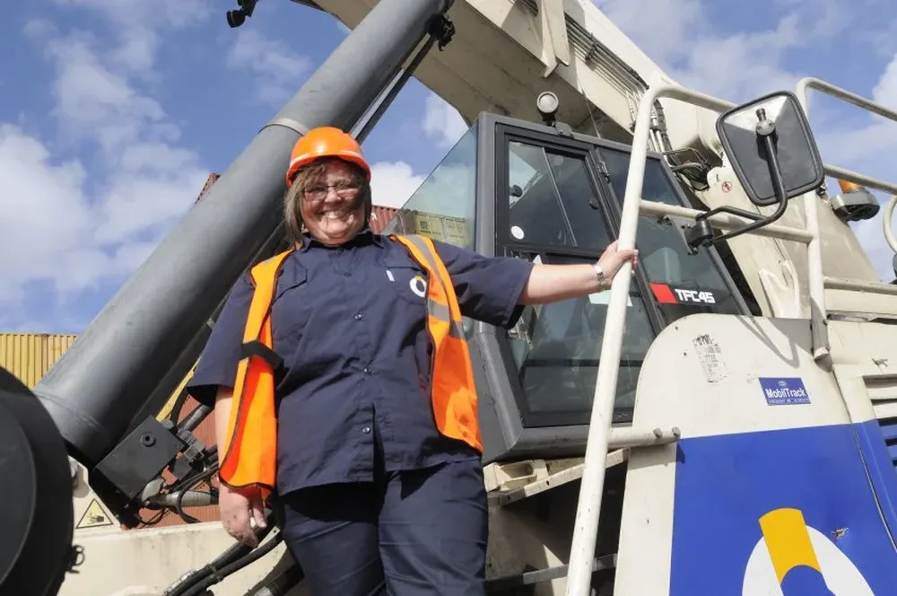 Carmen Uyterhoeven es una de las operarias que trabajan en el puerto en Montecon.