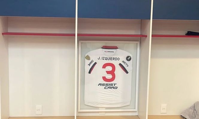 El cuadro con la camiseta de Juan Izquierdo en Los Céspedes
