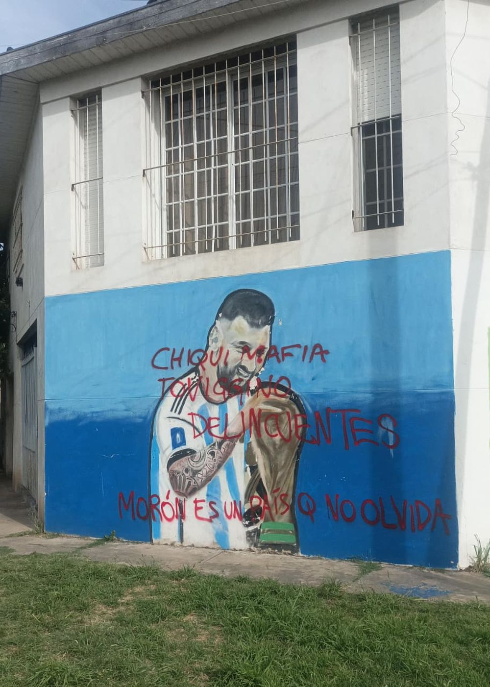 Mural de Lionel Messi vandalizado en Argentina