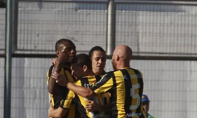 Peñarol logró su tercer triunfo en Chile