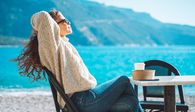 La exposición a la luz del sol hace que nuestro cuerpo produzca vitamina D.