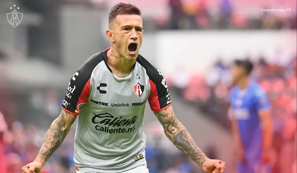 Brian Lozano festeja su golazo para Atlas ante Cruz Azul Brian Lozano festeja su golazo para Atlas ante Cruz Azul