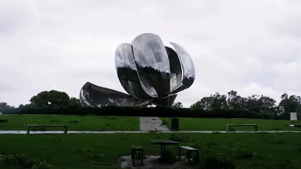 Consecuencias del temporal: se dañó la emblemática flor de Recoleta