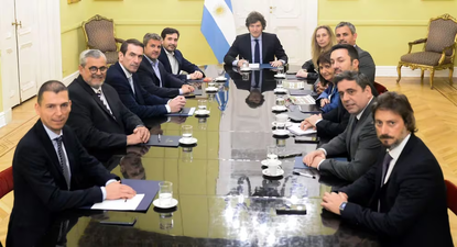 Javier Milei junto a los diputados nacionales&nbsp;Martín Arjol, Luis Picat, José Federico Tournier, Mariano Campero y Pablo Cervi