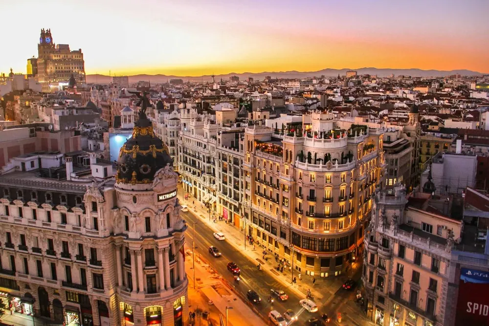 En búsqueda de un salario de 2000 euros, estas cinco ciudades españolas son tu mejor apuesta