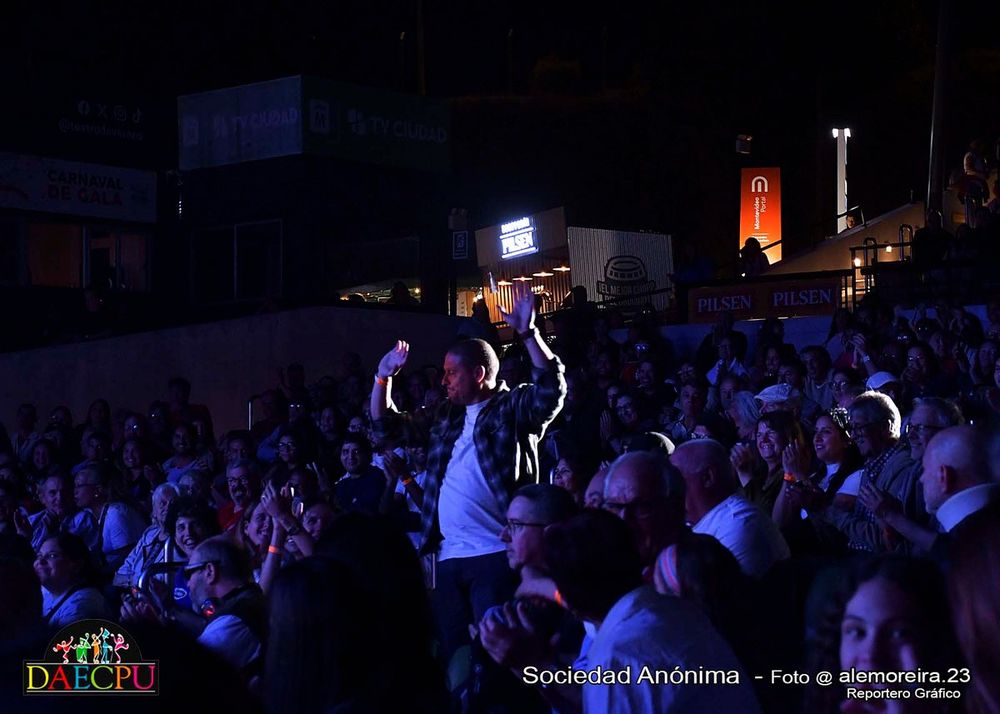 Teatro de Verano: la ovación al Ruso Pérez.