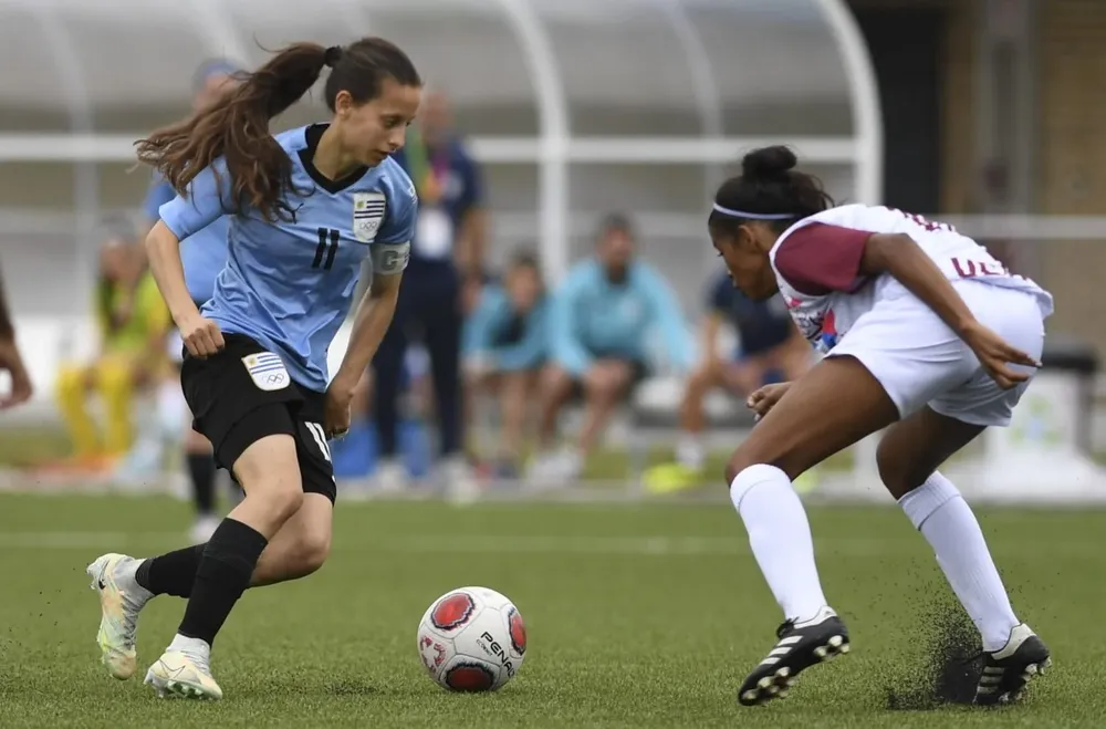 Belén Aquino, golazo para el empate