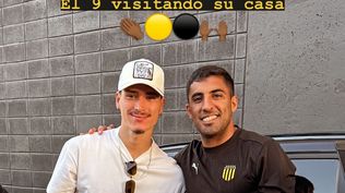 Darwin Núñez con Maxi Olivera
