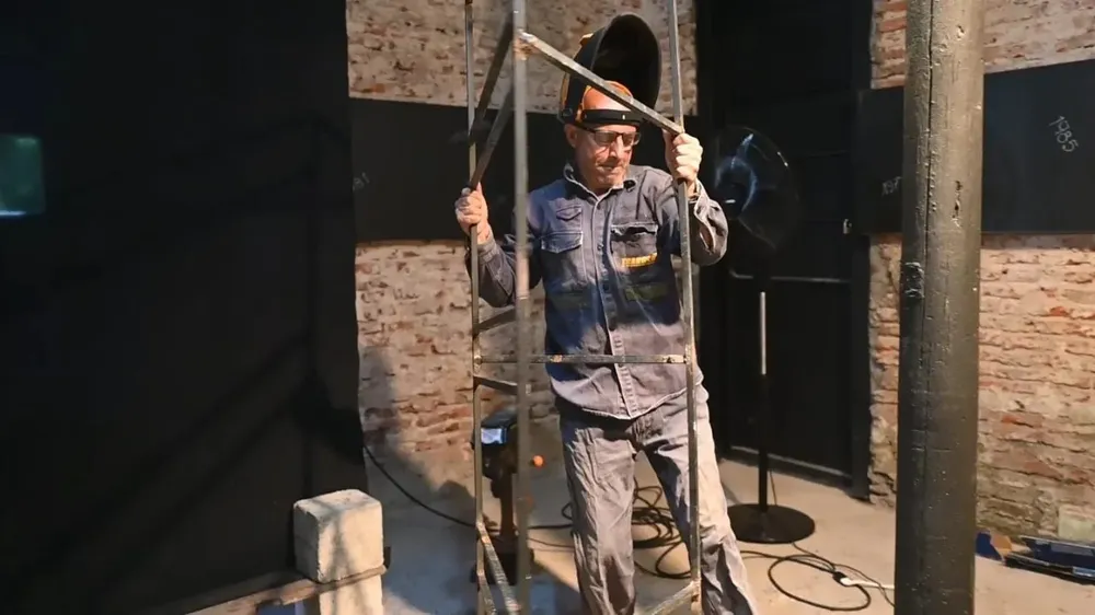 Marcelo Abdala trabajando en el museo