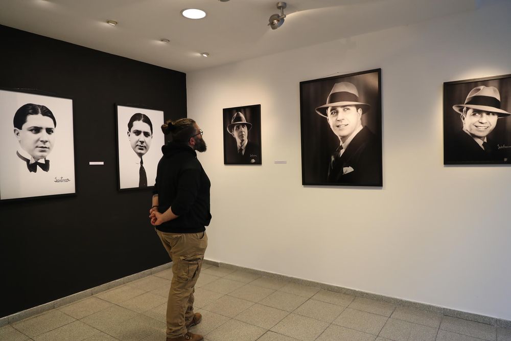 La muestra sobre Carlos Gardel y el Barcelona se puede ver en el Muhar