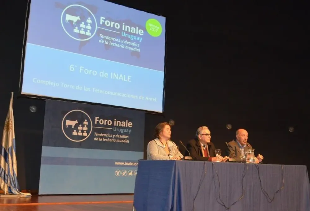 Jaqueline Gómez, de Colonización; subsecretario Enzo Benech; y presidente de Inale, Ricardo de Izaguirre