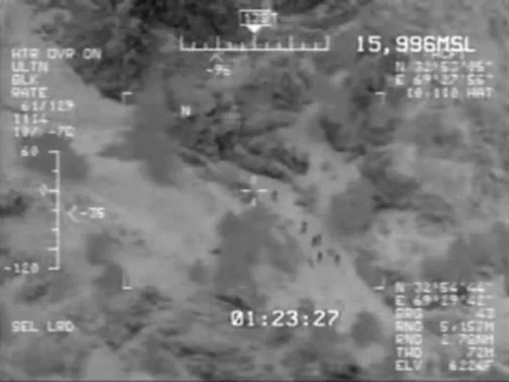 Inmigrantes vistos por las cámaras en la frontera entre México y Estados Unidos