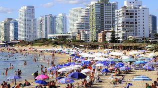 Uruguay se prepara para una nueva temporada turística: leve baja en visitantes, pero perspectivas positivas