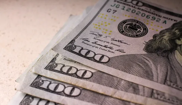 Dólar cerró la semana a la baja y rompió la barrera de los $ 39 luego de un mes