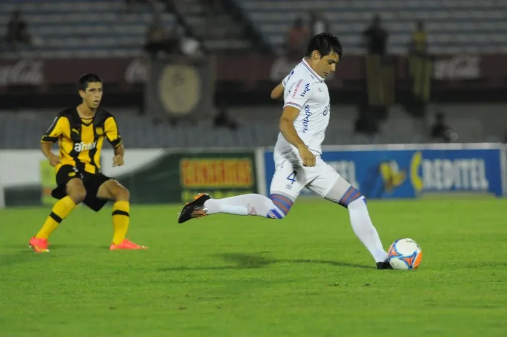 Guillermo De Los Santos, de Nacional a Defensor