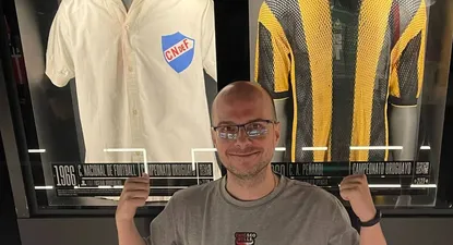 Mister Chip con las camisetas de Nacional y Peñarol