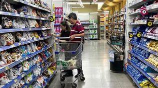 Bolsillos ajustados: el consumo masivo cae 2,7% en el año pese a la desaceleración de precios