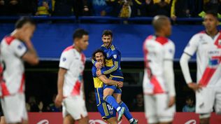Edinson Cavani y Marcelo Saracchi