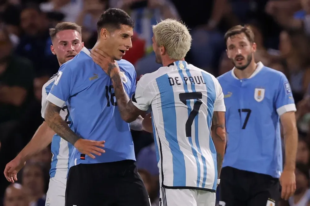 De Paul y Olivera en el pasado duelo por Eliminatorias