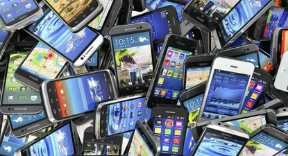 Minutos en celulares cayeron por primera vez en 8 años