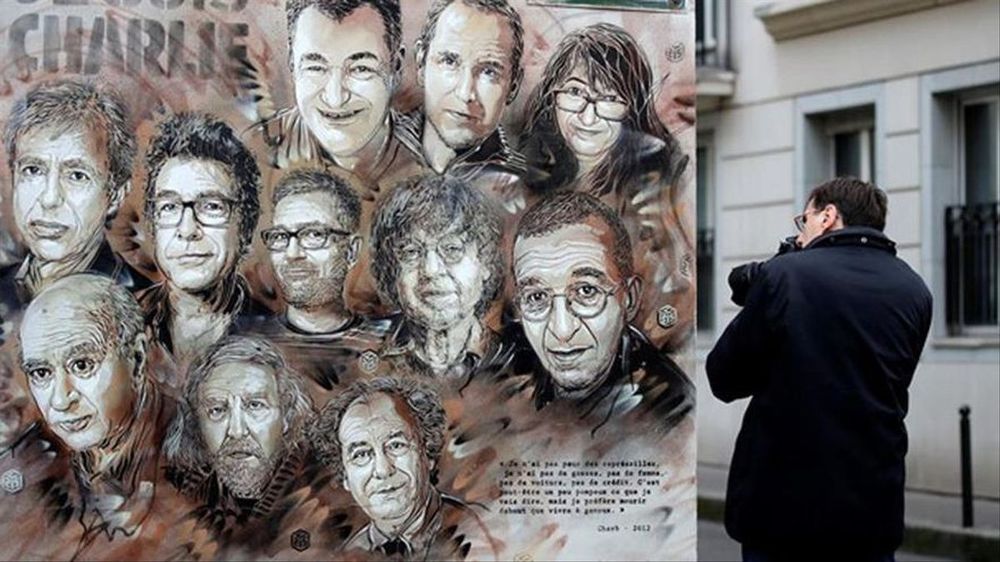 Homenaje a las víctimas de Charlie Hebdo en una calle de París.