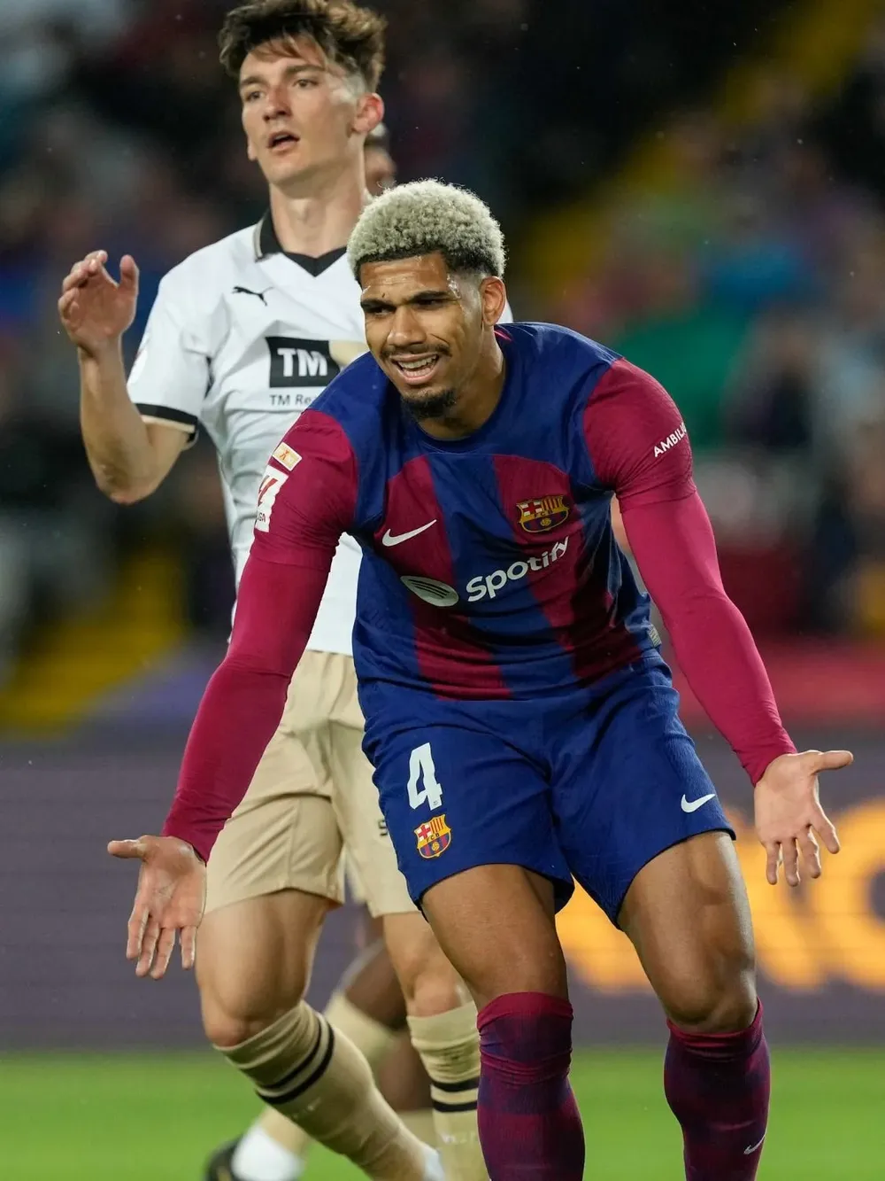 Araujo se lamenta ante Valencia