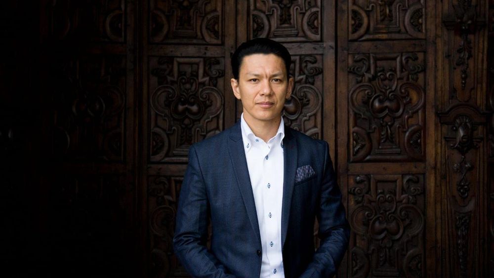 Kenji Díaz cree que su capacidad para entender y conectar culturas es la clave de su éxito mediático.