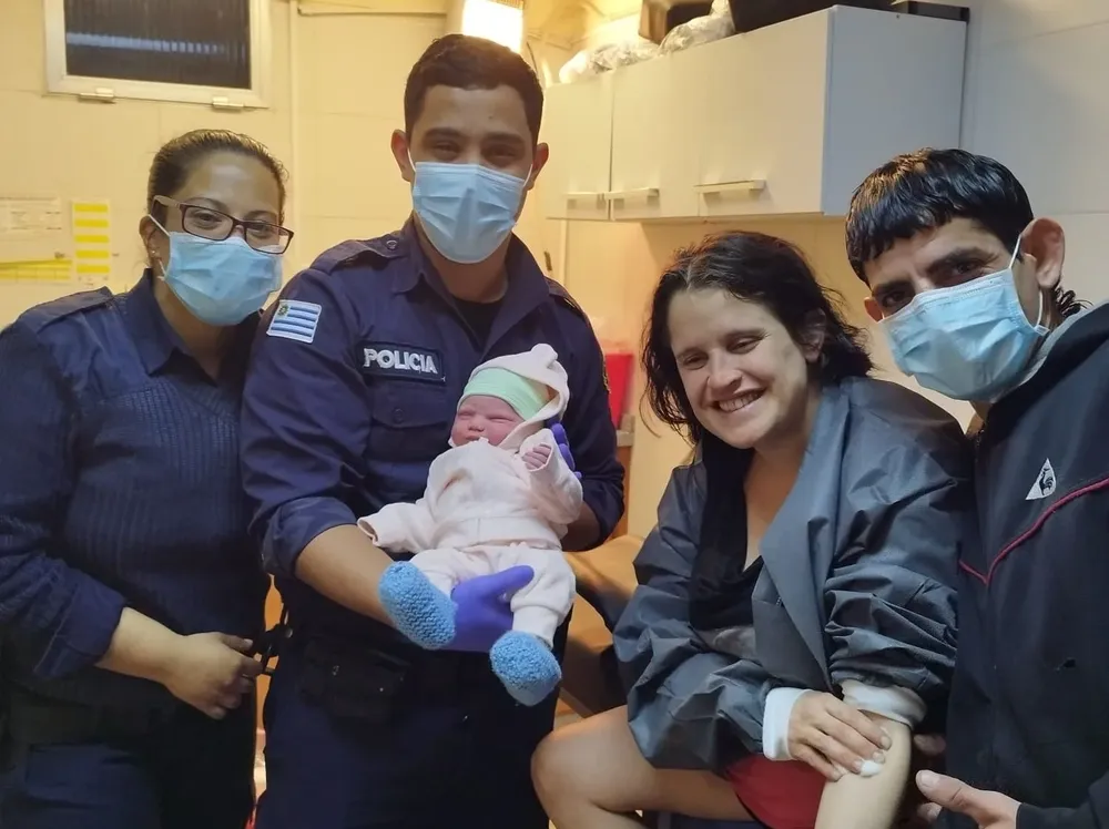 Blanco y Da Silva posaron con la recién nacida junto a los padres