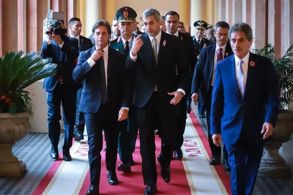 Luis Lacalle Pou y Mario Abdo Benítez se reunieron este sábado en el Palacio de López de Asunción